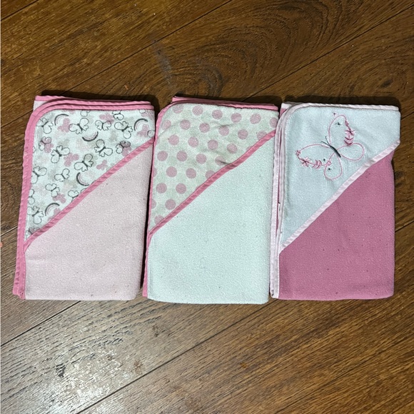 Cudlie Baby Girl 3 Pack Hooded Towels Butterfly & Polka Dot Print - Picture 2 of 2